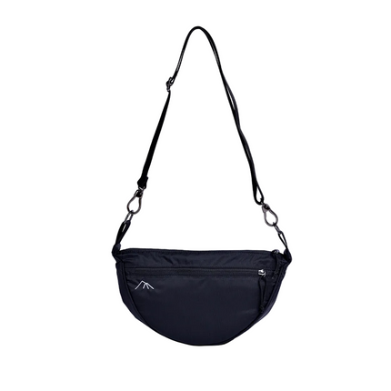 Bolsa transversal Índia Allca Allcatrazes na cor Preta em nylon técnico hidrorrepelente, 4L, com alça ajustável e logo bordado - vista frontal bolsa moon