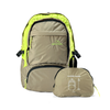 Mochila Charlie Dobrável 25L Allca Allcatrazes na cor Areia com Amarelo Neon em nylon impermeável, feita no Brasil - vista frontal aberta ao lado do formato dobrado