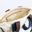Tote Bag Allcatrazes Allca x Brasco Off White Encontro com forro de nylon impermeável bege - detalhe do bolso interno com zíper