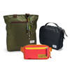 Kit Aerolook com Tote Minuano e Pochete Brasco, Verde Araucária e Coral Esquina, com Nécessaire Hotel preta da Allcatrazes