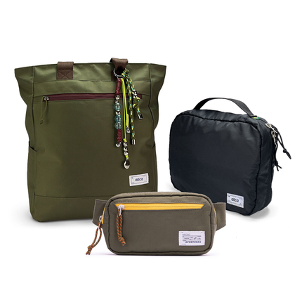 Kit Aerolook com Tote Minuano e Pochete The Summer Hunter, Verde Araucária e Verde Cachoeira, com Nécessaire Hotel preta da Allcatrazes