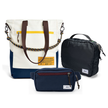Kit Aerolook com Tote Brasco Off White Encontro, Pochete Minuano Azul Aurora e Nécessaire Hotel preta fechada da Allcatrazes