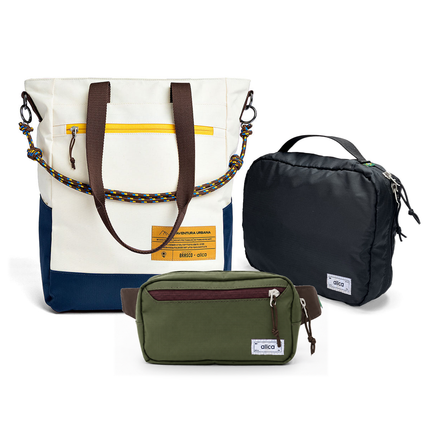 Kit Aerolook com Tote Brasco Off White Encontro, Pochete Minuano Verde Araucária e Nécessaire Hotel preta fechada da Allcatrazes