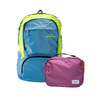 Combo Mochila Charlie + Necessaire Hotel Allca Allcatrazes - mochila azul com detalhes verde-limao e necessaire rosa uva, ambas resistentes a agua