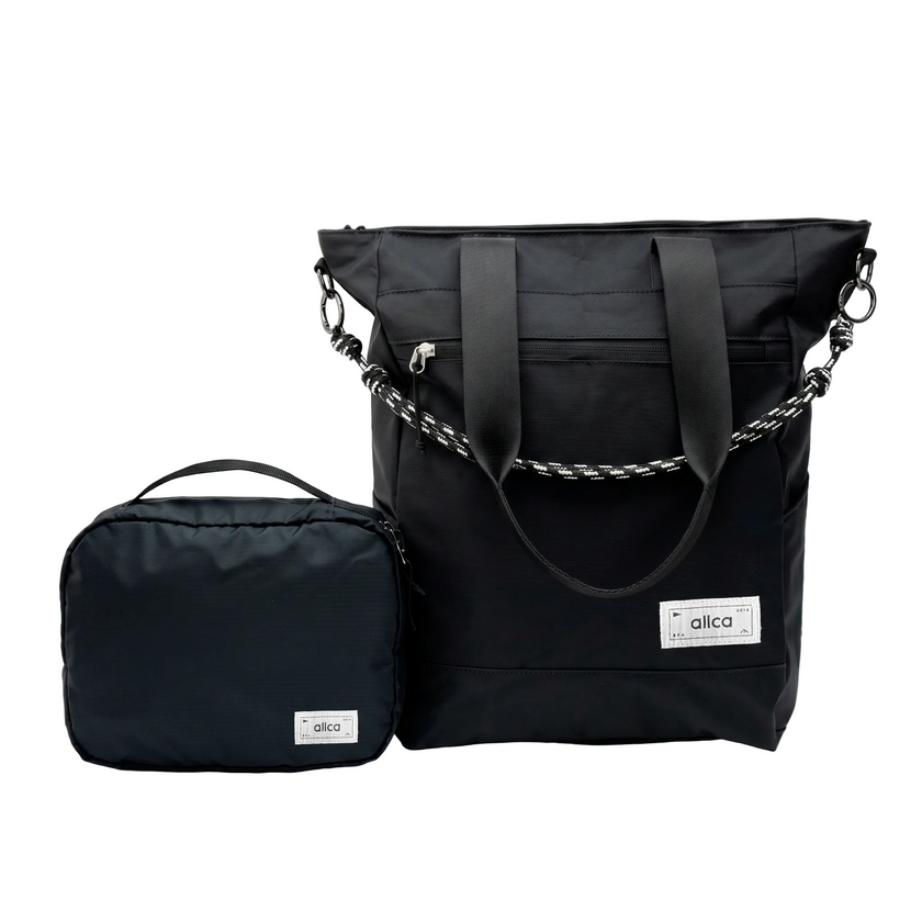 Kit Bagagem de Mão Eclipse Allca Allcatrazes em tecido hidrorrepelente preto com Tote Bag 16L de alça em cabo náutico e Nécessaire Hotel, vista frontal do conjunto