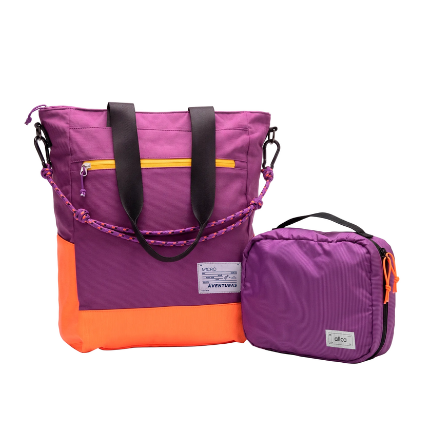 Kit Bagagem de Mao Allca Allcatrazes x The Summer Hunter roxo e laranja em tecido hidrorrepelente: Tote Bag 16L com Necessaire Hotel - vista frontal do conjunto